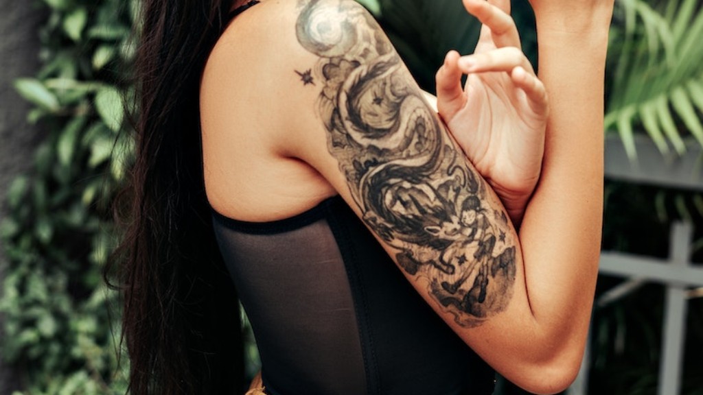 Η Kristen Bell είναι πραγματικά καλυμμένη με τατουάζ